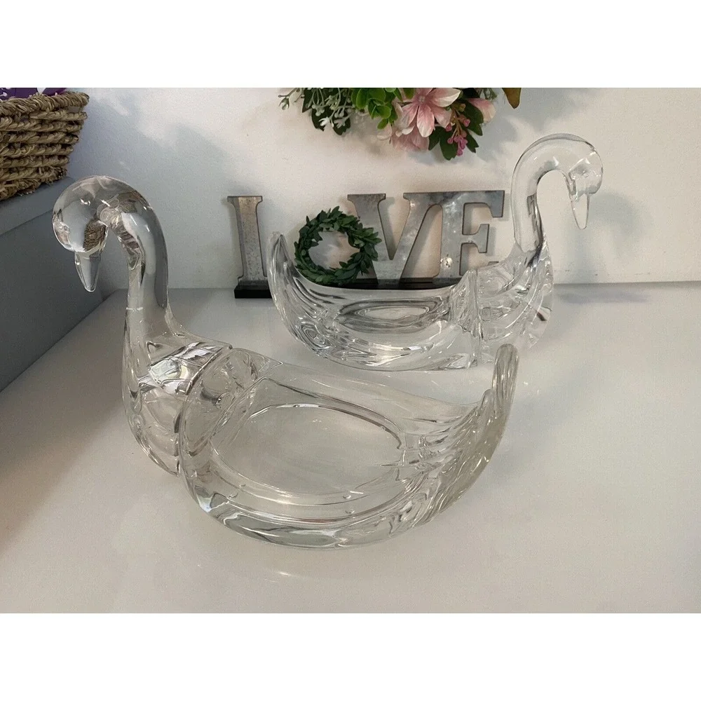 Vintage MCM Lucite Clear‎ Swan Towel Soap or Flower Holder 9